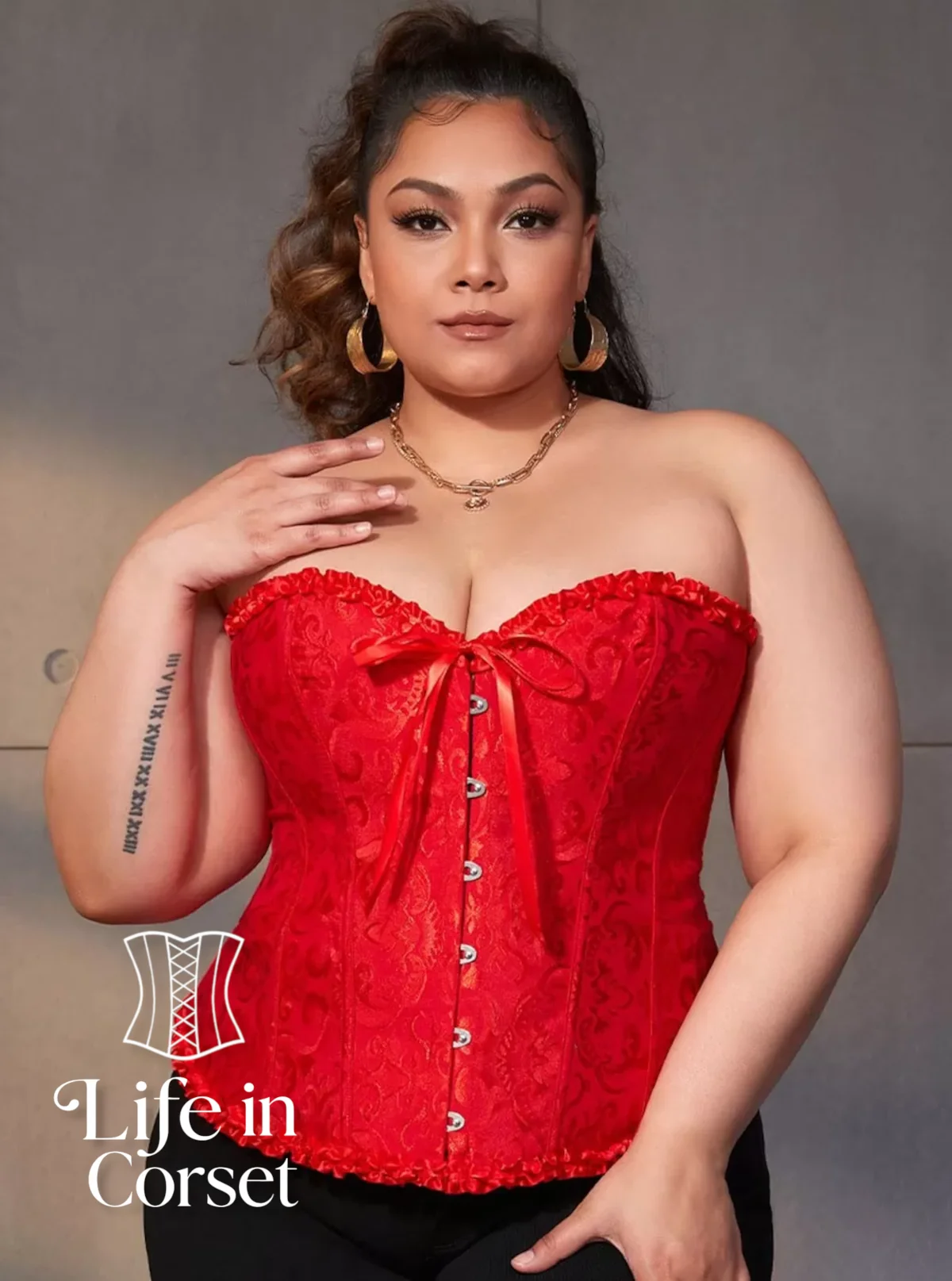 Corset bustier rouge brodé Victoria (face) Corset bustier rouge brodé Victoria (face)