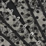 corset gris et dentelle (zoom sur buscs) corset gris et dentelle (zoom sur buscs)