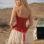 Corset rouge en cuir à fermeture éclair Cassia (vue de dos) Corset rouge en cuir à fermeture éclair Cassia