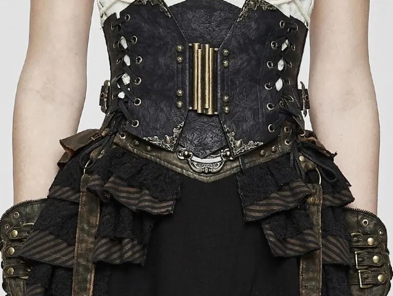 femme blouse blanche jupe noire corset steampunk