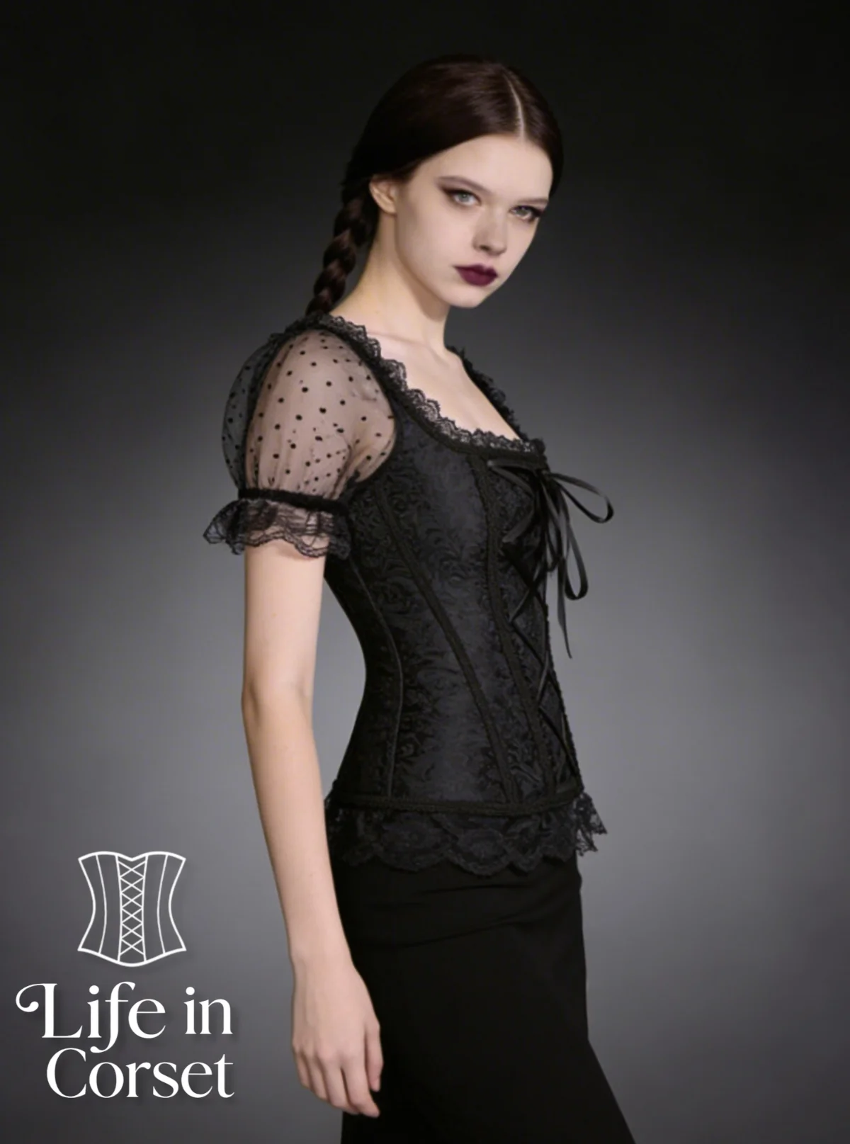 Bustier corset gothique en dentelle noire Luneth (profil) Bustier corset gothique en dentelle noire Luneth (profil)