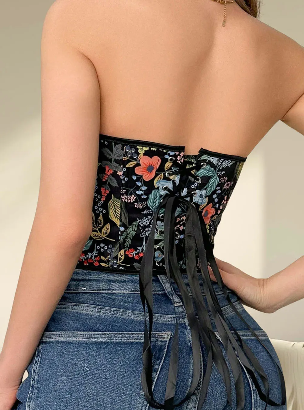 corset noir à fleurs multicolores (5) corset noir à fleurs multicolores (5)