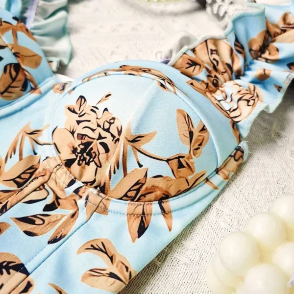Bustier bleu ciel crop top fleuri et bretelles ondulées (8)