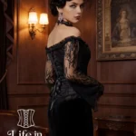 Corset noir gothique et manches en dentelle Nyssa (profil) Corset noir gothique et manches en dentelle Nyssa (profil)