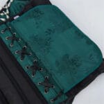 Corset vert bijou avec perles Aurelia (vue intérieure du cache sous lacets) Corset vert bijou avec perles Aurelia (vue intérieure du cache sous lacets)