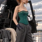 Corset vert bijou avec perles Aurelia (vue de profil) Corset vert bijou avec perles Aurelia
