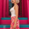 Corset blanc à bretelles et motifs floraux satinés