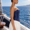 Corset en satin bleu nuit