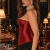 Corset en satin rouge foncé profil Corset en satin rouge foncé