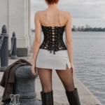 Corset noir en résille ajourée (vue de dos) Corset noir en résille ajourée